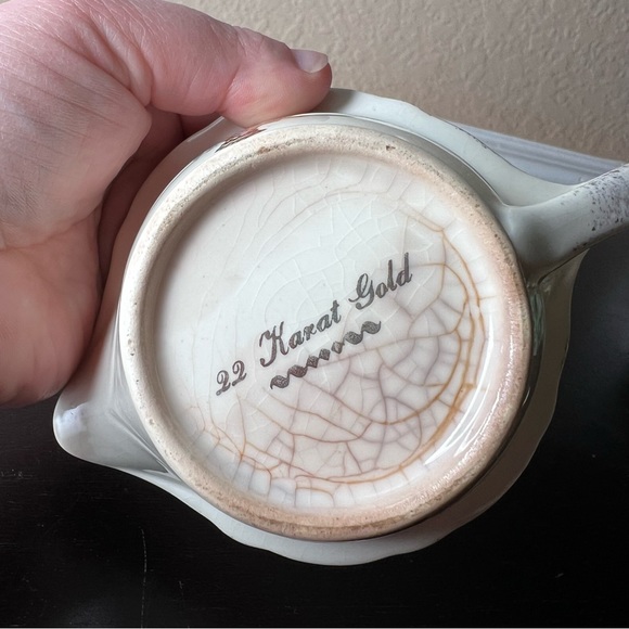 Vintage 1930’2/1940’s Ceramic Creamer w 22K gold trim, Basket of Flowers, Blue - Picture 8 of 8